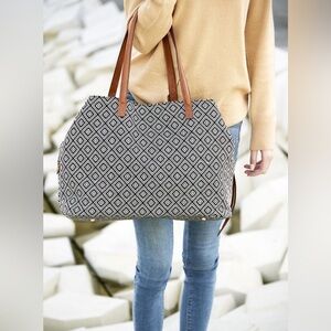 Street Level knit weekender